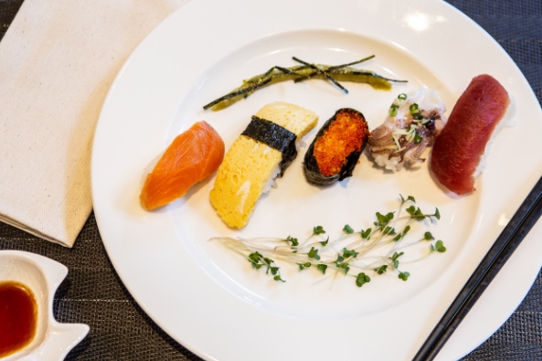 sushi-plate-tokyo_pctok_briannalopez