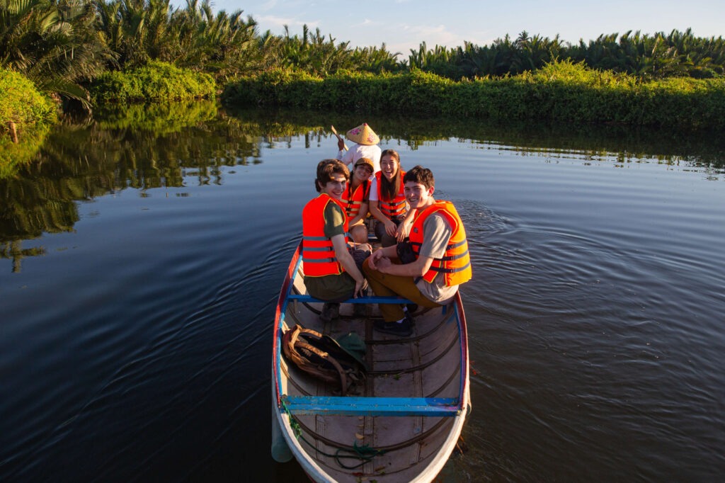 coconut-forest-vietnam-students-boat-janaasenbrennerova