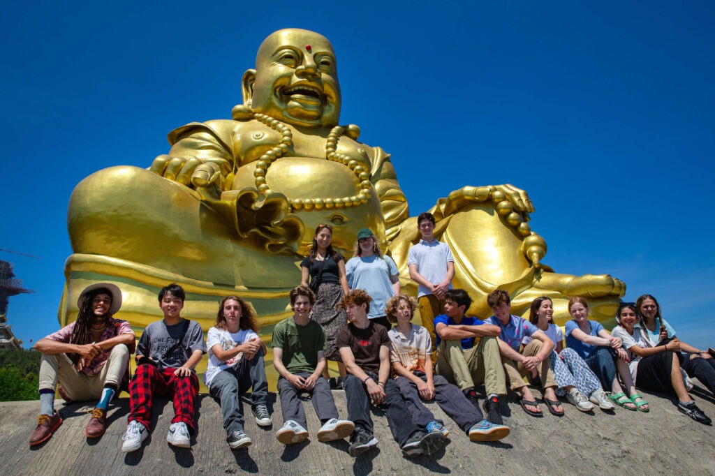 minh-duc-pagoda-vietnam-group-students-janaasenbrennerova