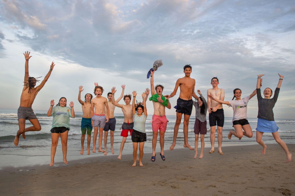 group-students-mykhe-beach-janaasenbrennerova