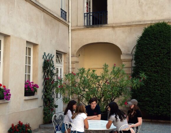 students-courtyard-france-llfrb_bridgetlanigan-200