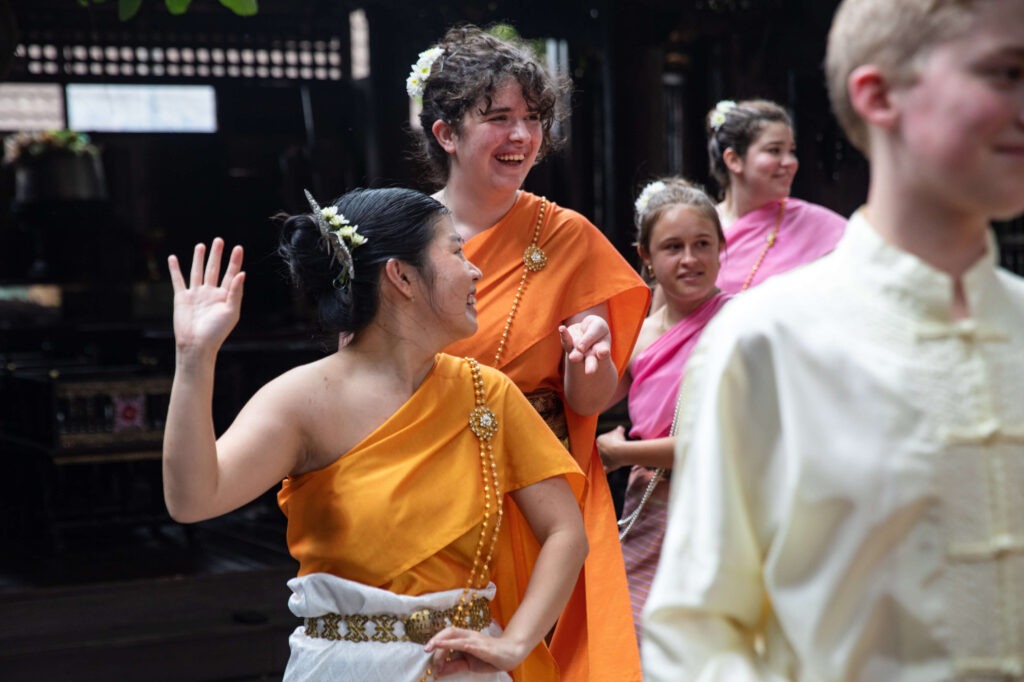 students-dancing-thailand-cultural-traditional-janaasenbrennerova