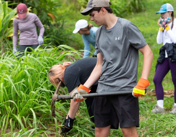 students-gardening-hawaii-kikibaxter