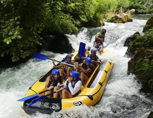 students-rafting-in-croatia