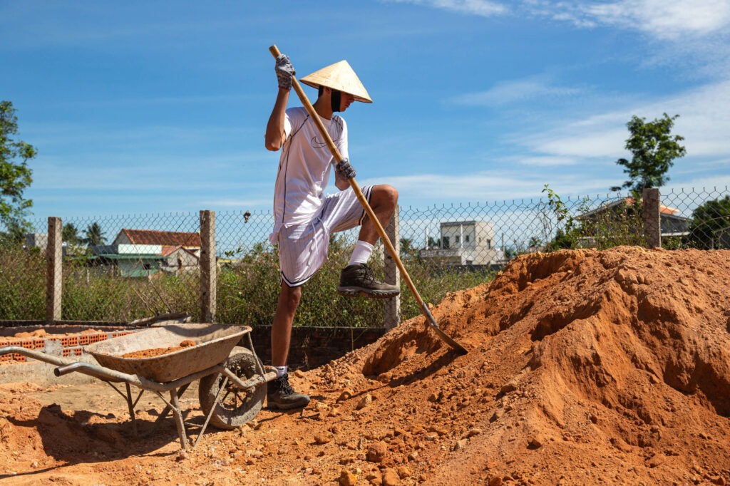 vietnam-hat-student-construction-site-janaasenbrennerova