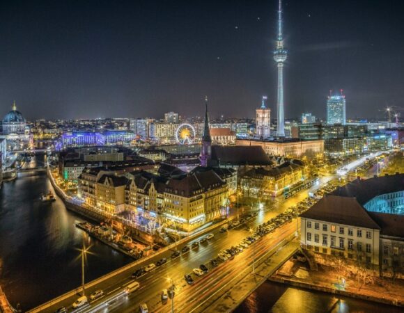 berlin-germany-night-stefan-widua-unsplash