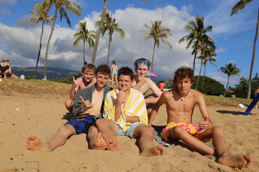 group-boys-hawaii-beach-laurenfritz