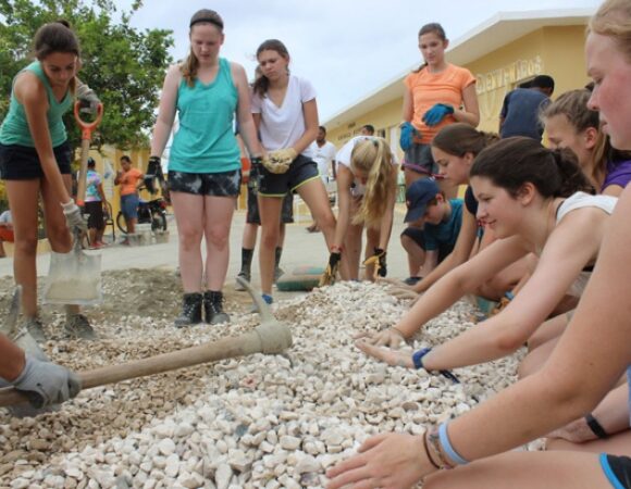 moving-rocks-teen-service-trip-csdr_zufanhagos-2041