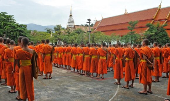 orange-monks-thailand-cethai_maggiestrassman-1