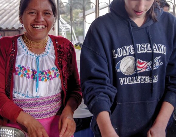 student-cooking-with-local-woman-ecuador-cseca_zackzappone-461