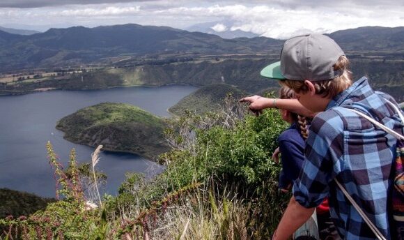 student-hikers-cuicocha-crater-lake-ecuador-andes-08-cseca_zackzappone-340-4