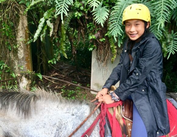 student-horseback-costa-rica-mscr_otisbanwell-290