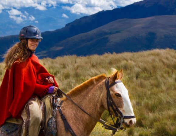 student-horseback-ecuador-llec_shelbykassab-15