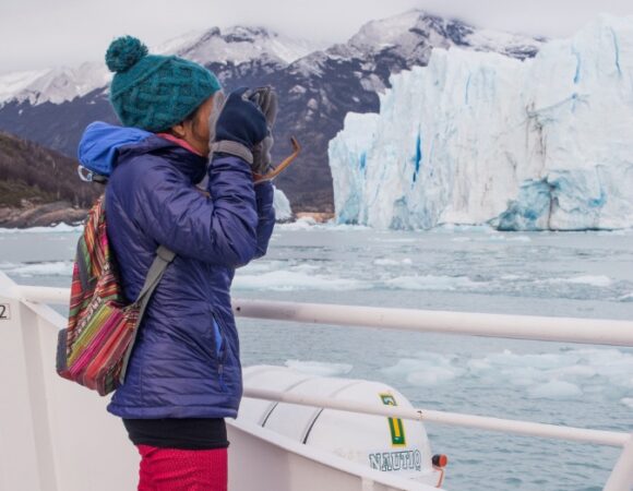 student-photographing-perito-moreno-glacier-cepatski_stevebyrne-15