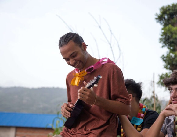 student-ukulele-nepal-kikibaxter