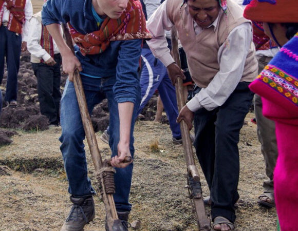 student-using-foot-plough-peru-cspera_zackzappone-597