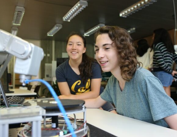 students-in-robotics-lab-cern