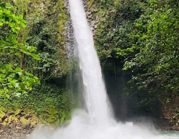 tall-waterfall-costa-rica-axbolbbazei-unsplash