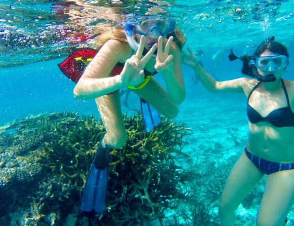 underwater-photo-students-snorkeling-fiji-csfiji_sorrelhartford-3