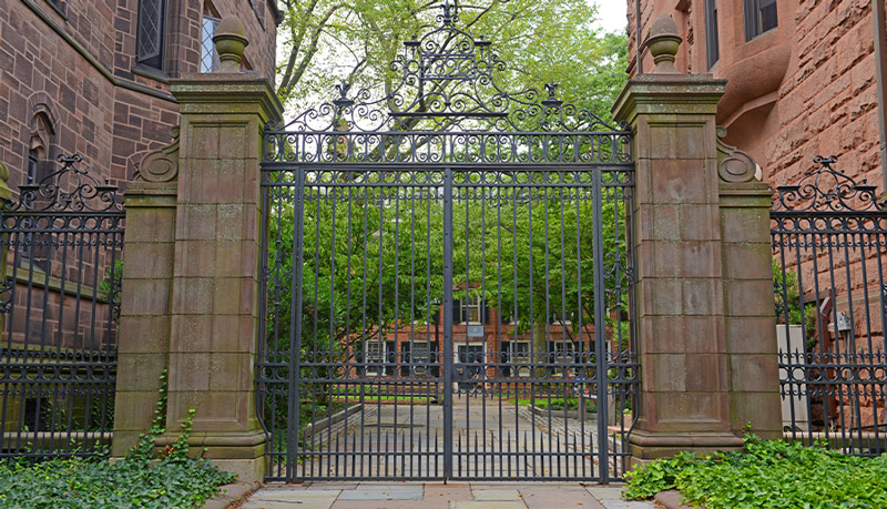 yale-gates