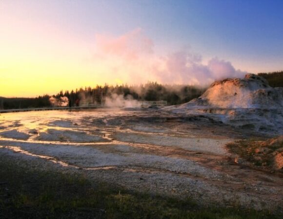 old-faithful-geyser-route-dusk