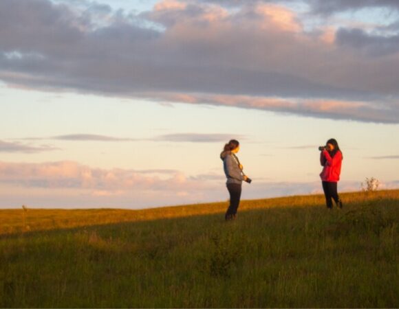 student-photo-shoot-field-sunset-iceland